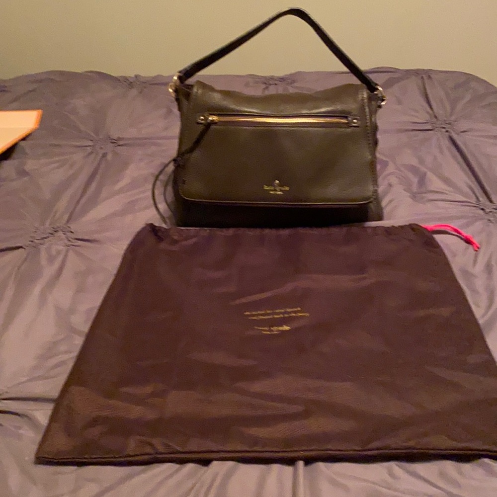 Kate Spade. NWT Never carried! Perfect condition! With shoulder strap/dust bag.